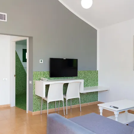 Hyde Park Lane Aparthotel